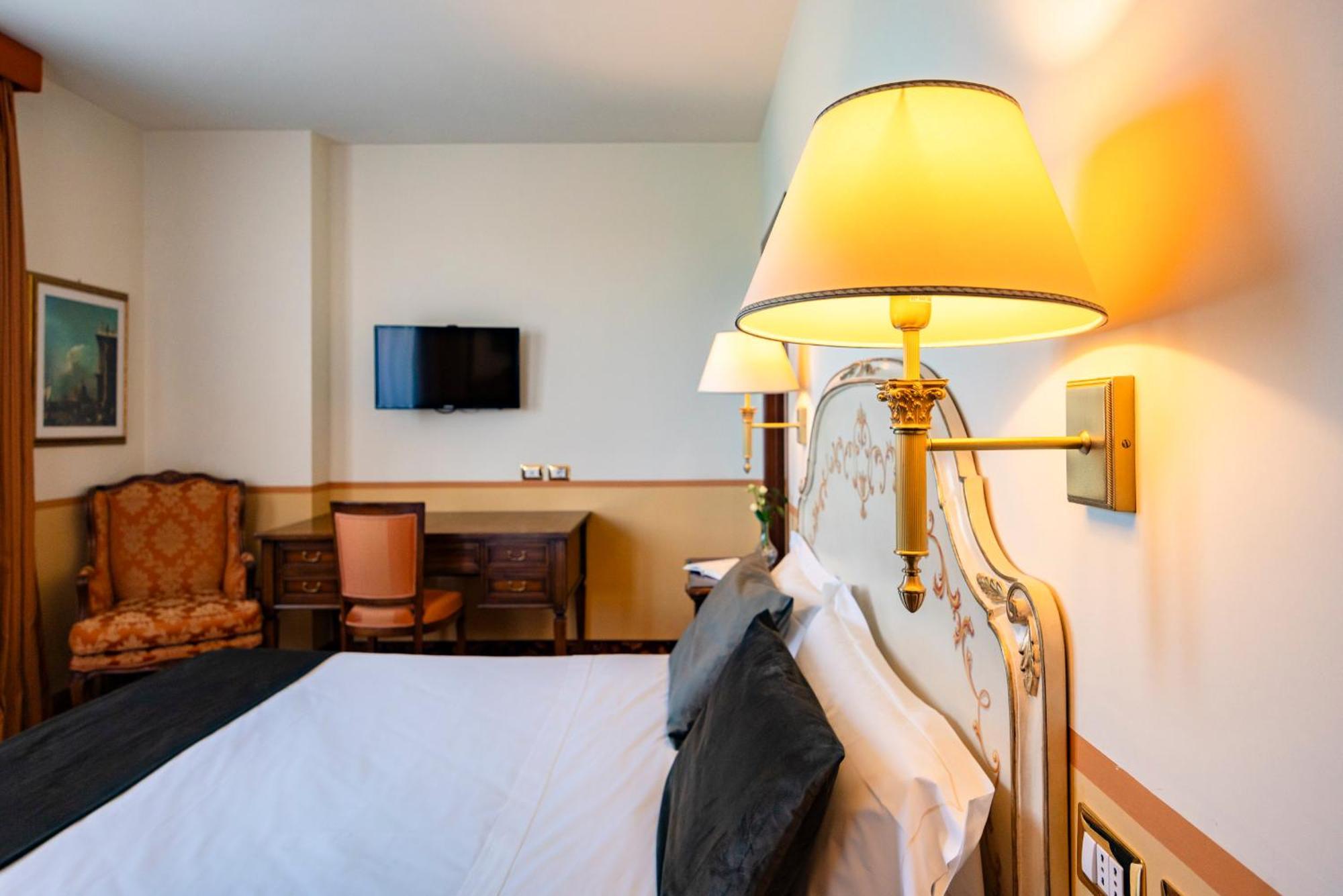 Il Gentiluomo Hotel & Spa อาเรซโซ ภายนอก รูปภาพ